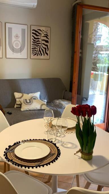 Nest House - Esclusivo Appartamento Marina Di Olbia- Mater Olbia - Beaches - Close To The Airport - Private Parking- Full Comforts - Exteriör bild