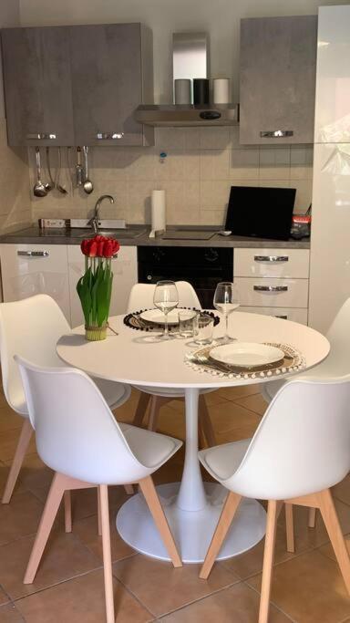 Nest House - Esclusivo Appartamento Marina Di Olbia- Mater Olbia - Beaches - Close To The Airport - Private Parking- Full Comforts - Exteriör bild