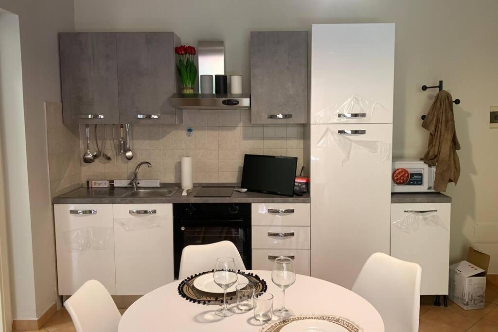Nest House - Esclusivo Appartamento Marina Di Olbia- Mater Olbia - Beaches - Close To The Airport - Private Parking- Full Comforts - Exteriör bild