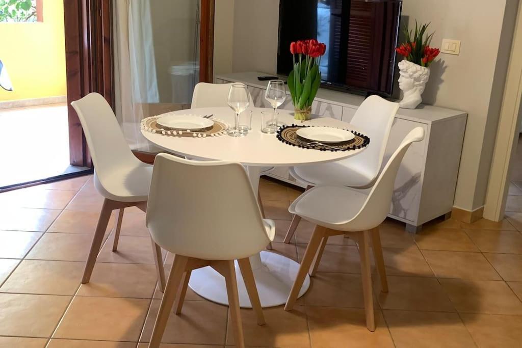 Nest House - Esclusivo Appartamento Marina Di Olbia- Mater Olbia - Beaches - Close To The Airport - Private Parking- Full Comforts - Exteriör bild