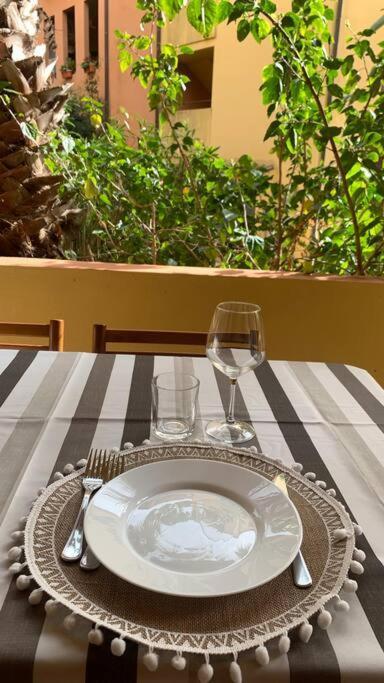 Nest House - Esclusivo Appartamento Marina Di Olbia- Mater Olbia - Beaches - Close To The Airport - Private Parking- Full Comforts - Exteriör bild